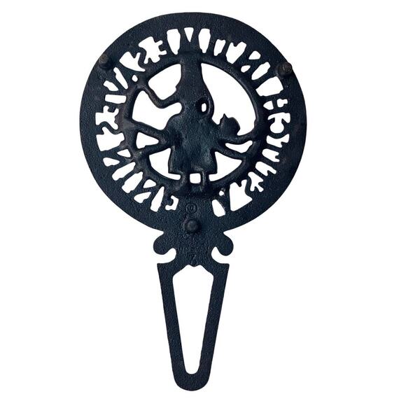 Vintage Cast Iron Wall Hook – "A Stitch in Time Saves Nine" – Wilton - Picture 2 of 3